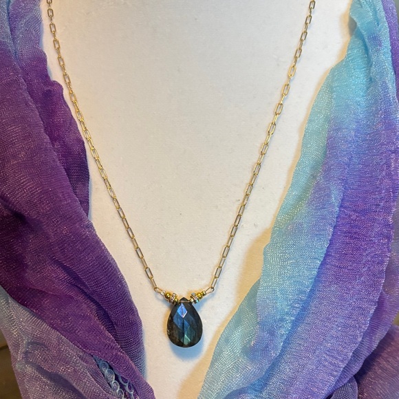 Elegant Gold Necklace with Blue Labradorite Pendant - Picture 1 of 4